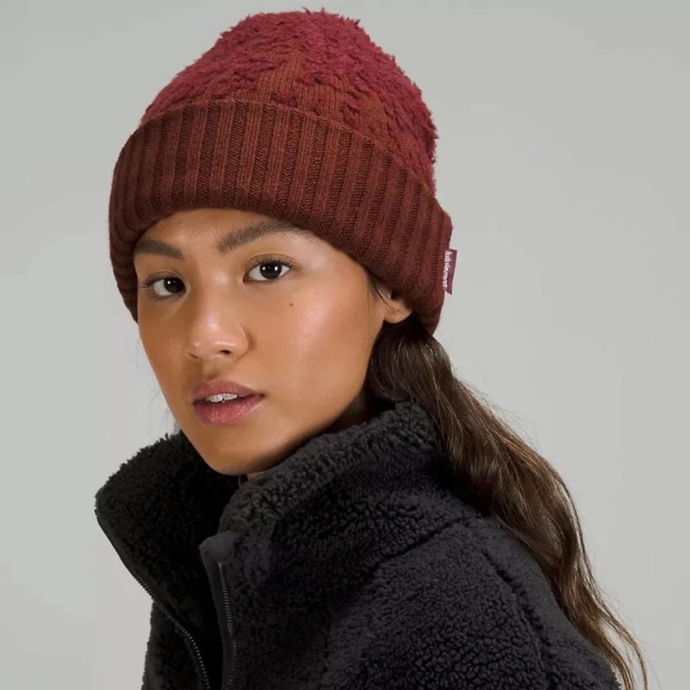 Lululemon Unisex Ombre Knit Textured Red Beanie NWT